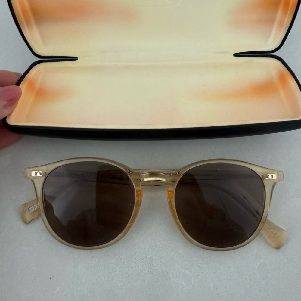 Raen Basq in champagne crystal